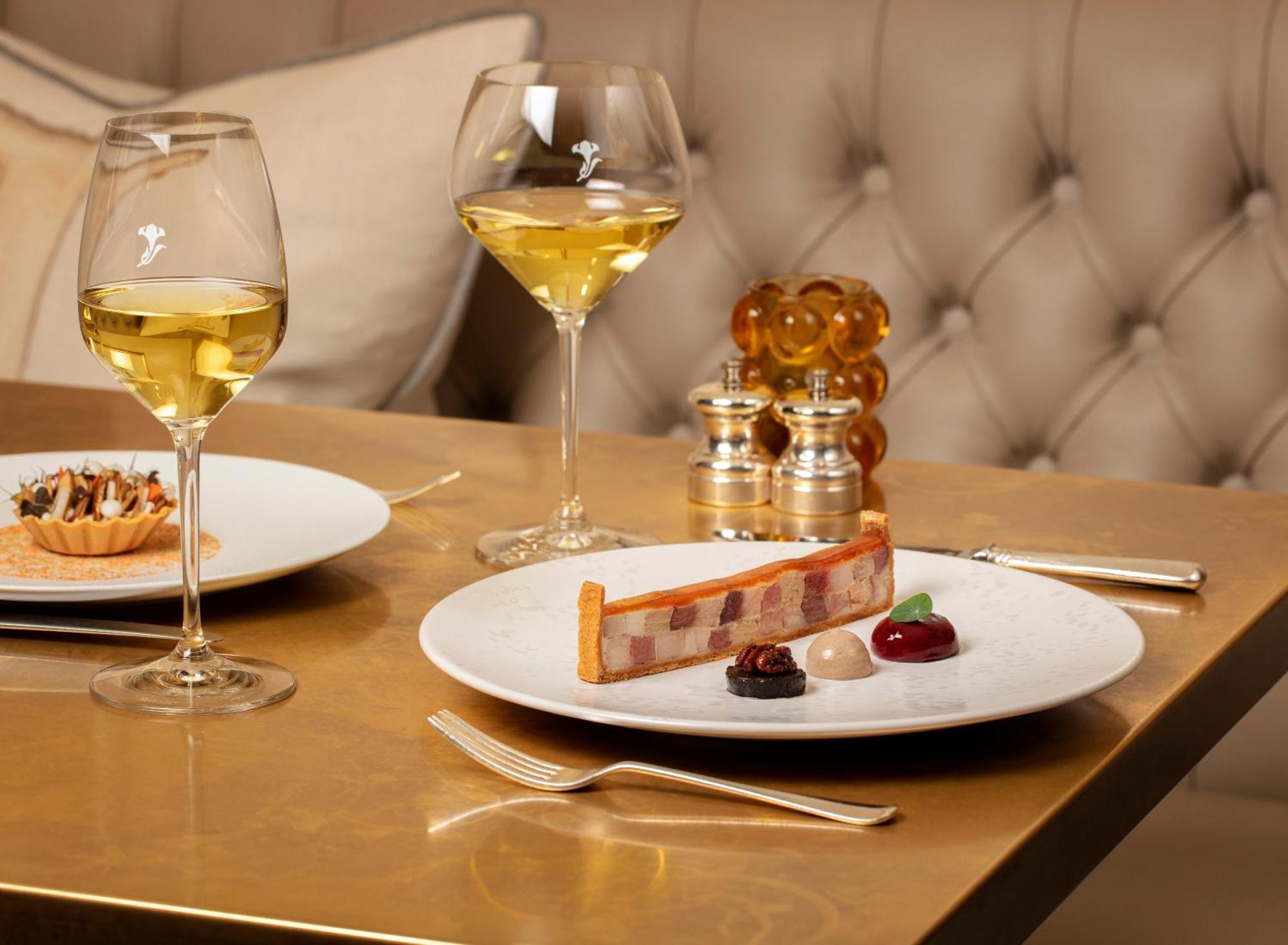 The Vineyard Hotel & Spa Ньюбери Экстерьер фото