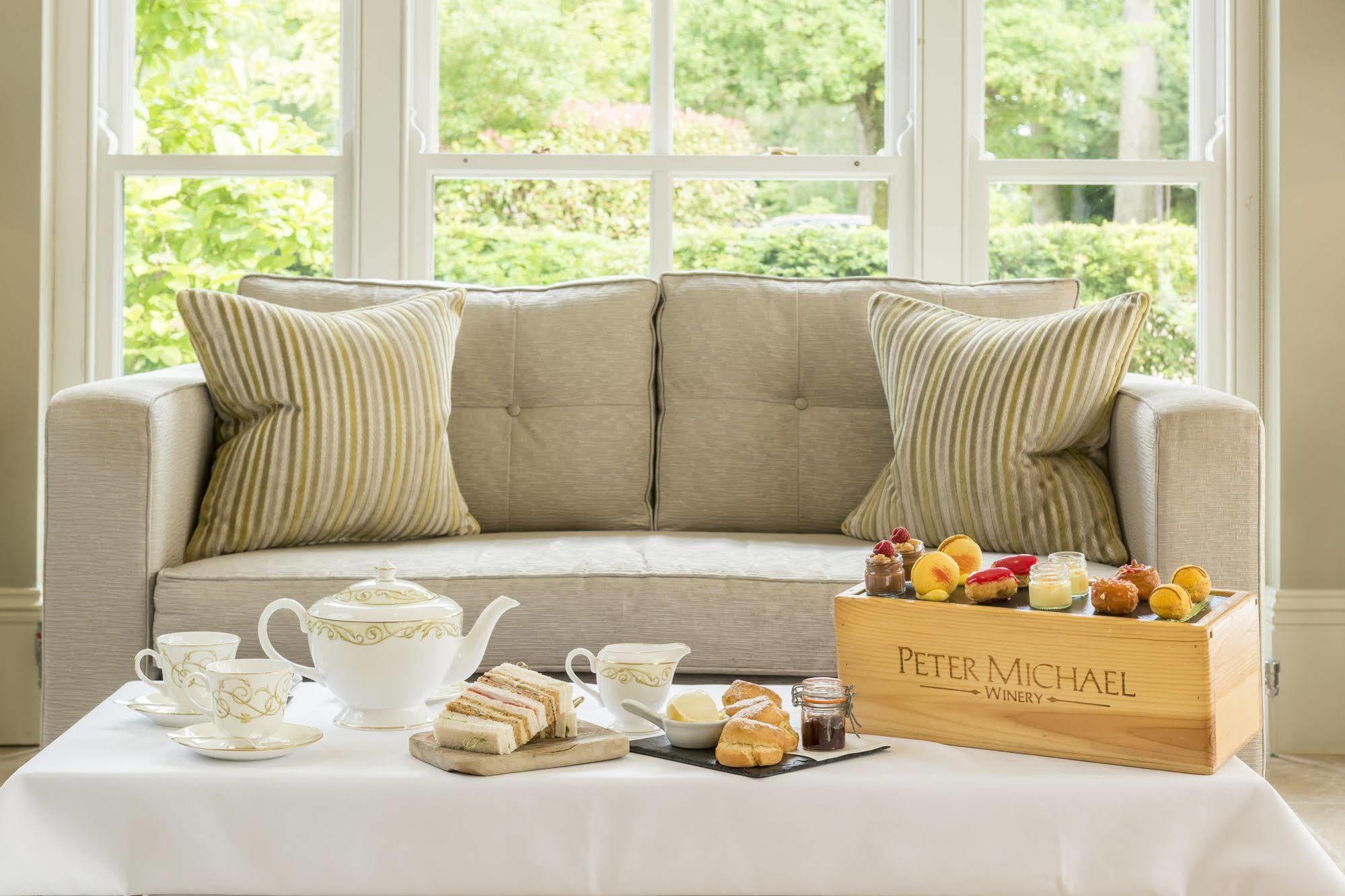 The Vineyard Hotel & Spa Ньюбери Экстерьер фото